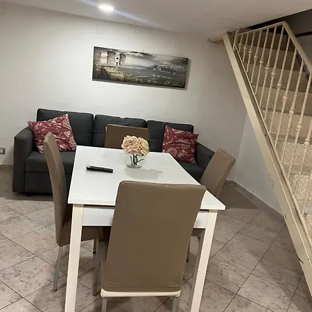 Love Home Apartament Neapol